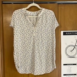 Amour Vert floral silk short-sleeve blouse. Size M/L